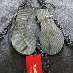 Havaianas light gray sandals with back